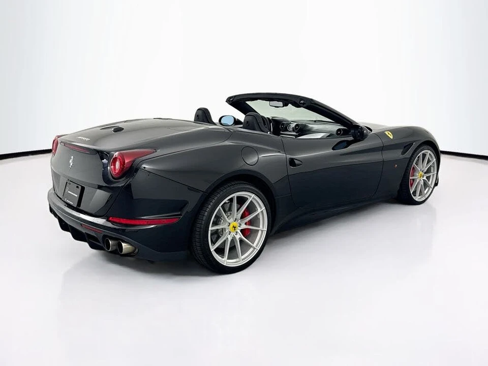 2017 Ferrari California T - Image 5 of 31