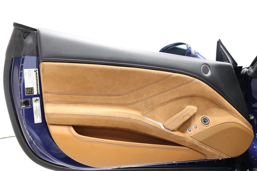 2017 Ferrari California T - Image 14 of 31