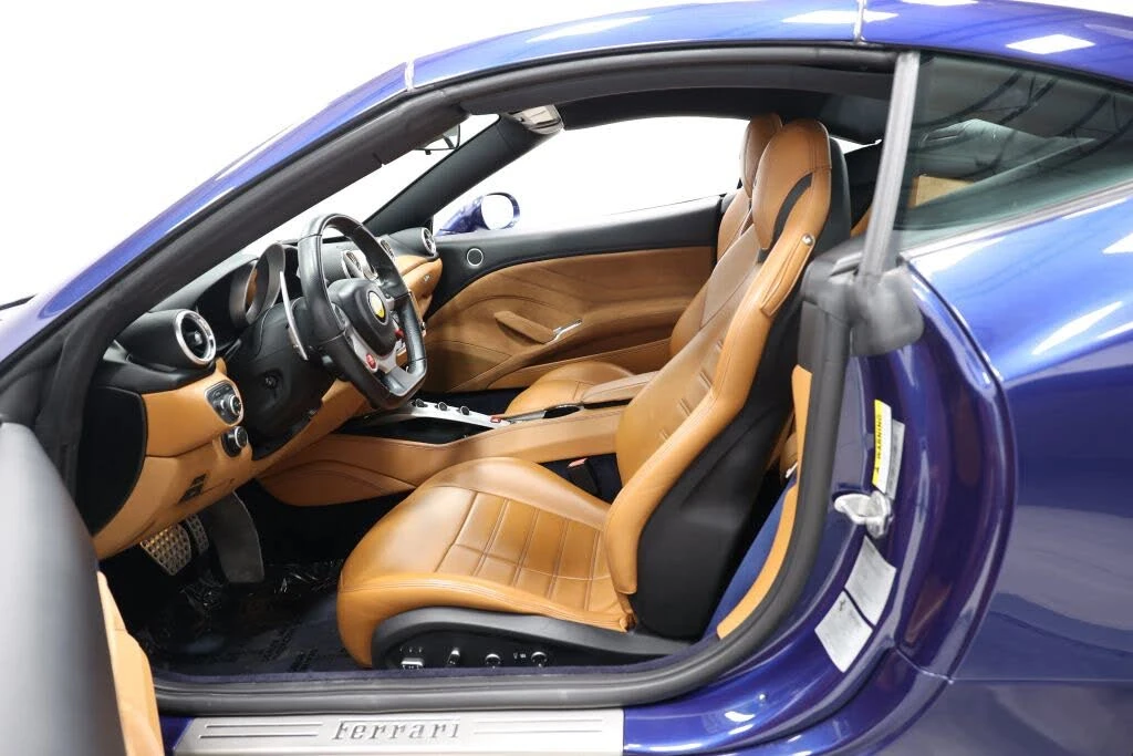 2017 Ferrari California T - Image 17 of 31