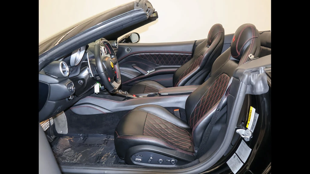 2017 Ferrari California T - Image 13 of 31