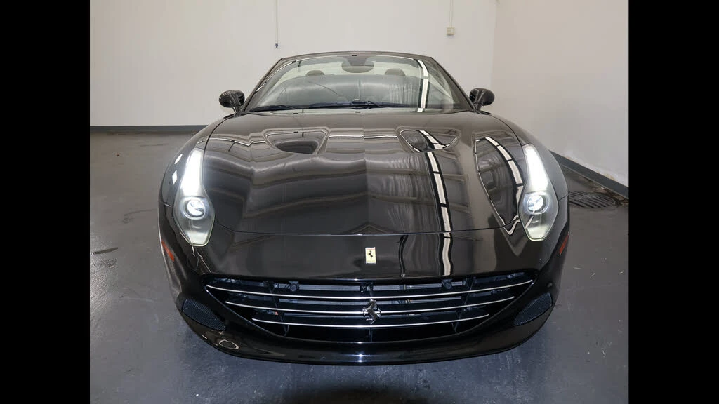 2017 Ferrari California T - Image 9 of 31