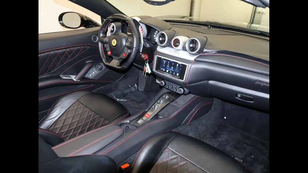 2017 Ferrari California T - Image 24 of 31