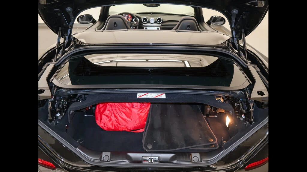 2017 Ferrari California T - Image 12 of 31