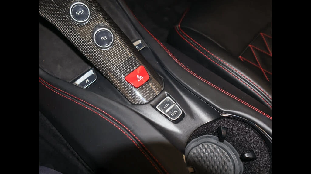 2017 Ferrari California T - Image 29 of 31