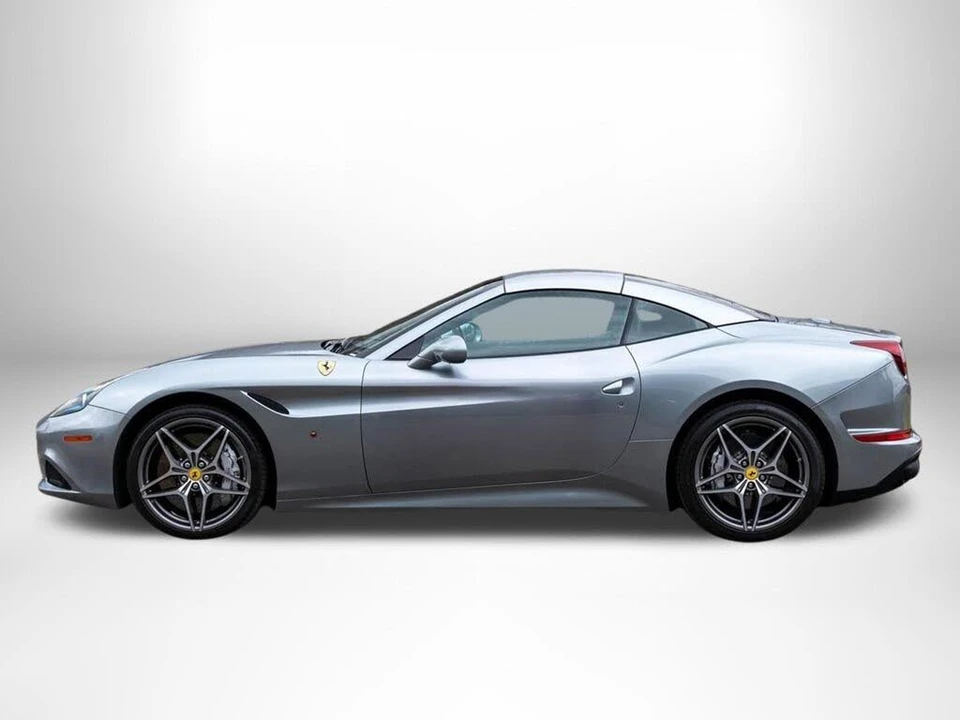 2017 Ferrari California T - Image 4 of 31
