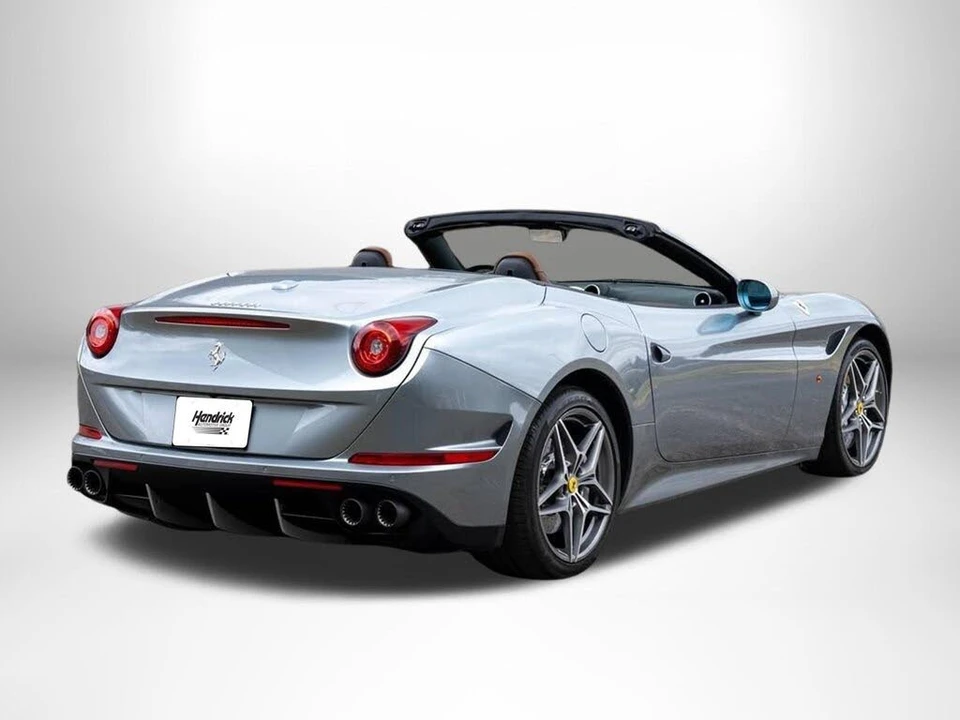 2017 Ferrari California T - Image 9 of 31
