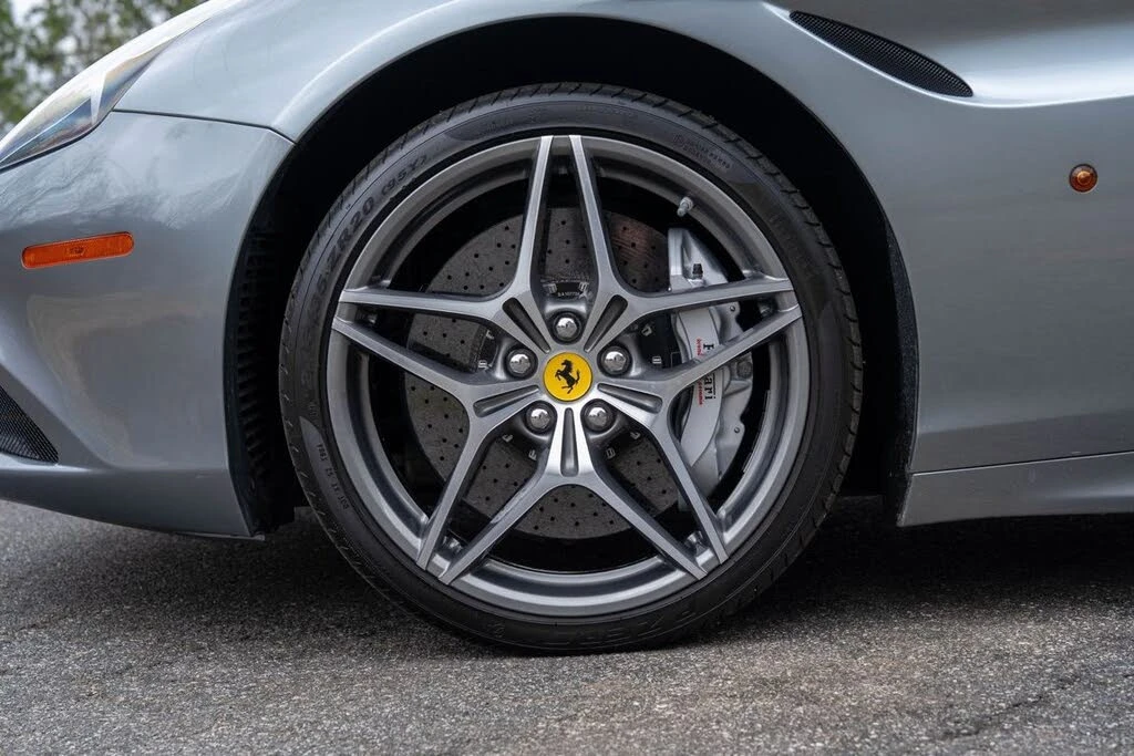 2017 Ferrari California T - Image 12 of 31