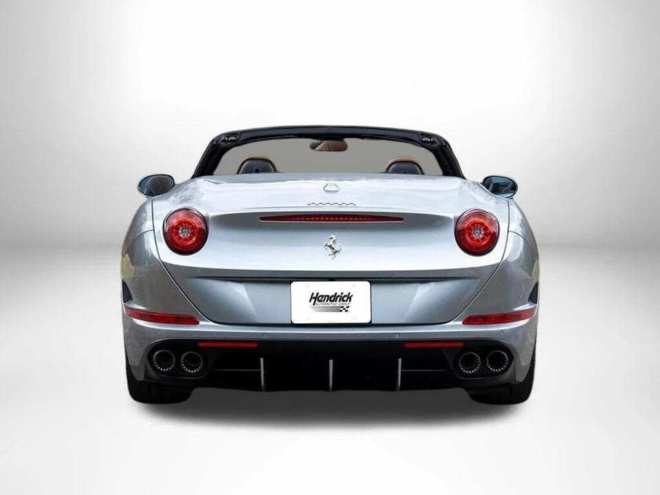 2017 Ferrari California T - Image 10 of 31