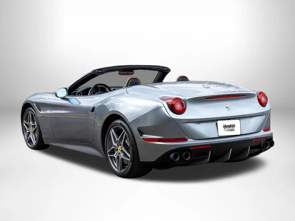 2017 Ferrari California T - Image 3 of 31