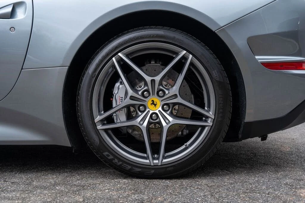 2017 Ferrari California T - Image 13 of 31