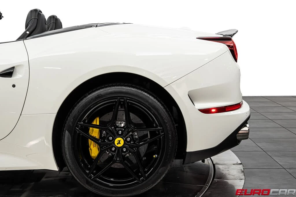2017 Ferrari California T - Image 19 of 31