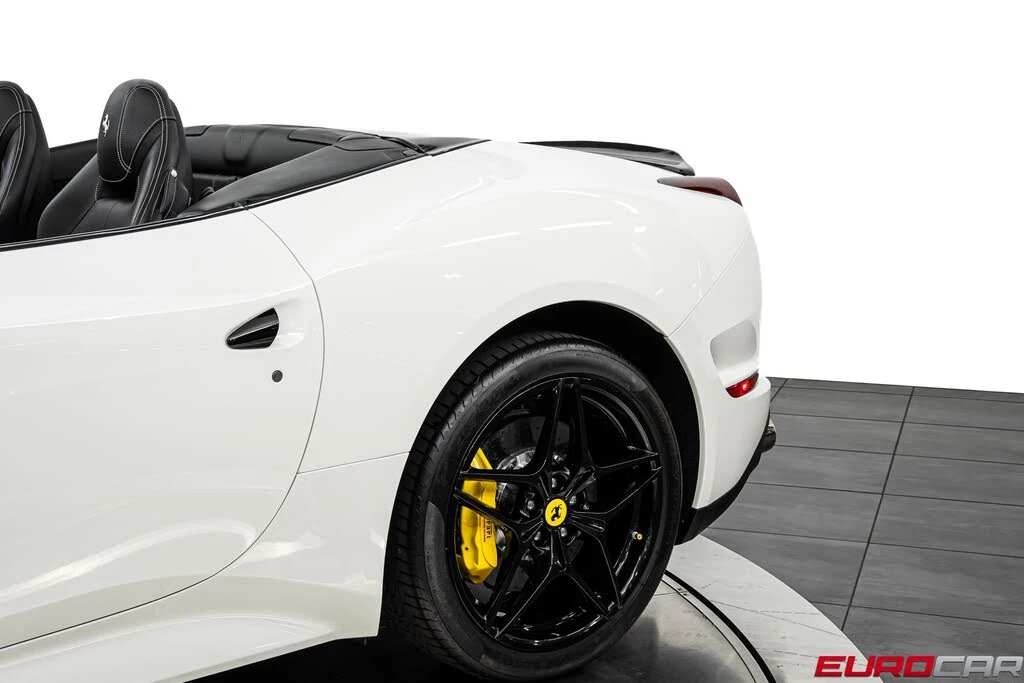2017 Ferrari California T - Image 18 of 31