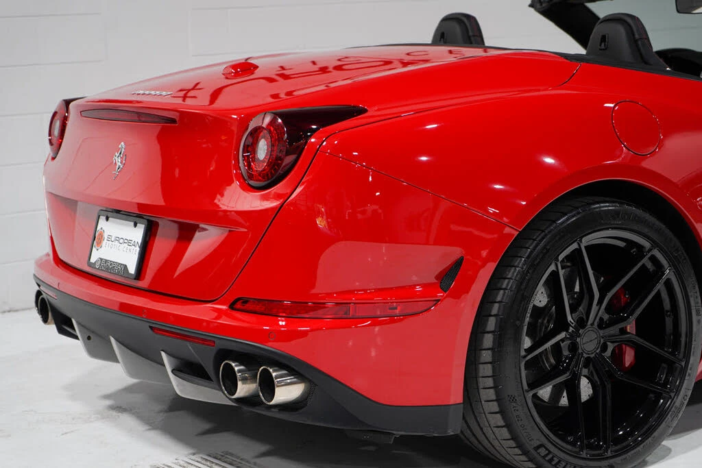 2017 Ferrari California T - Image 23 of 31