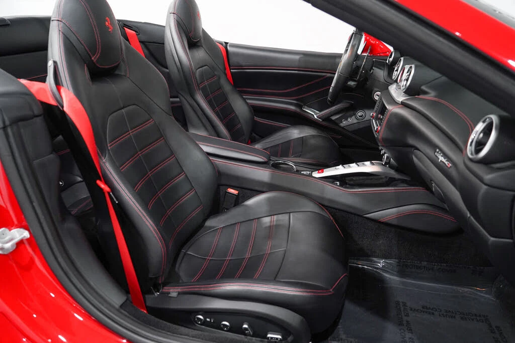 2017 Ferrari California T - Image 16 of 31