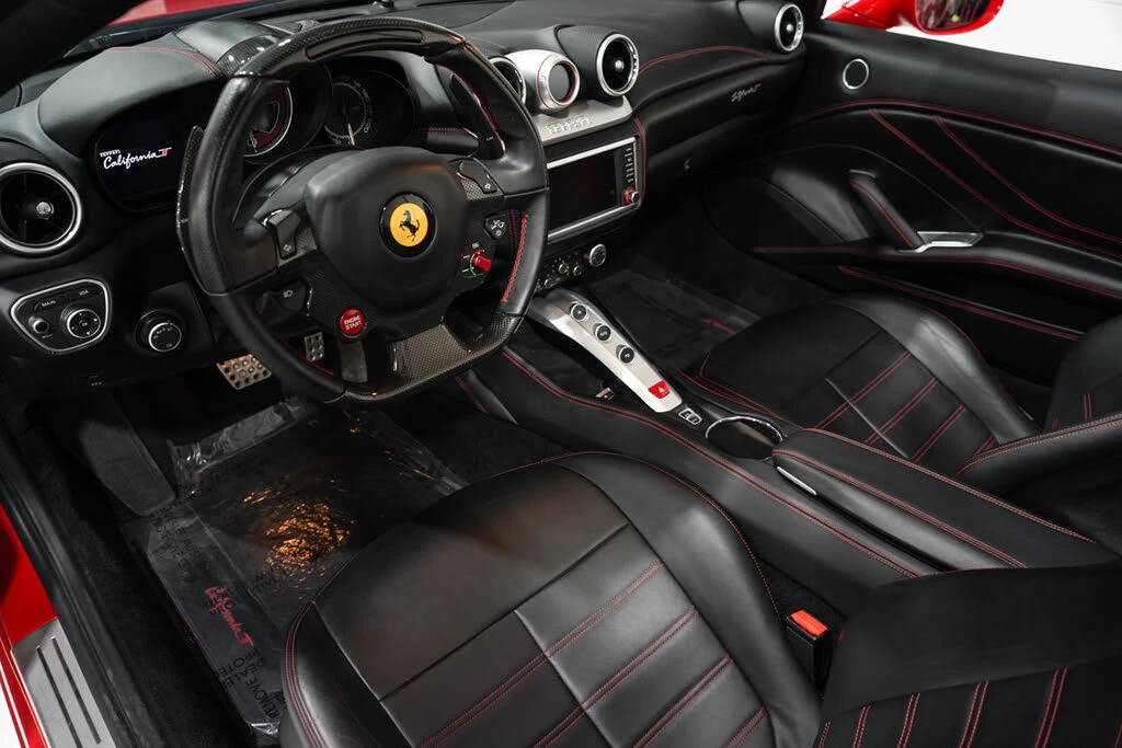 2017 Ferrari California T - Image 2 of 31