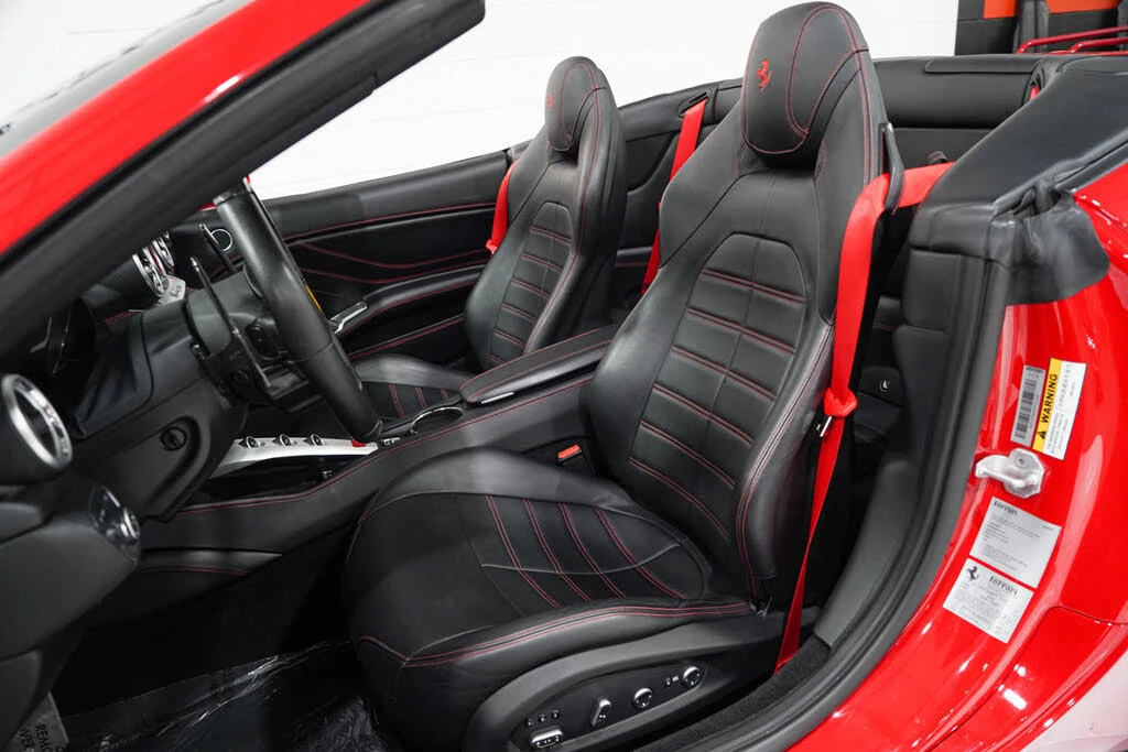 2017 Ferrari California T - Image 10 of 31