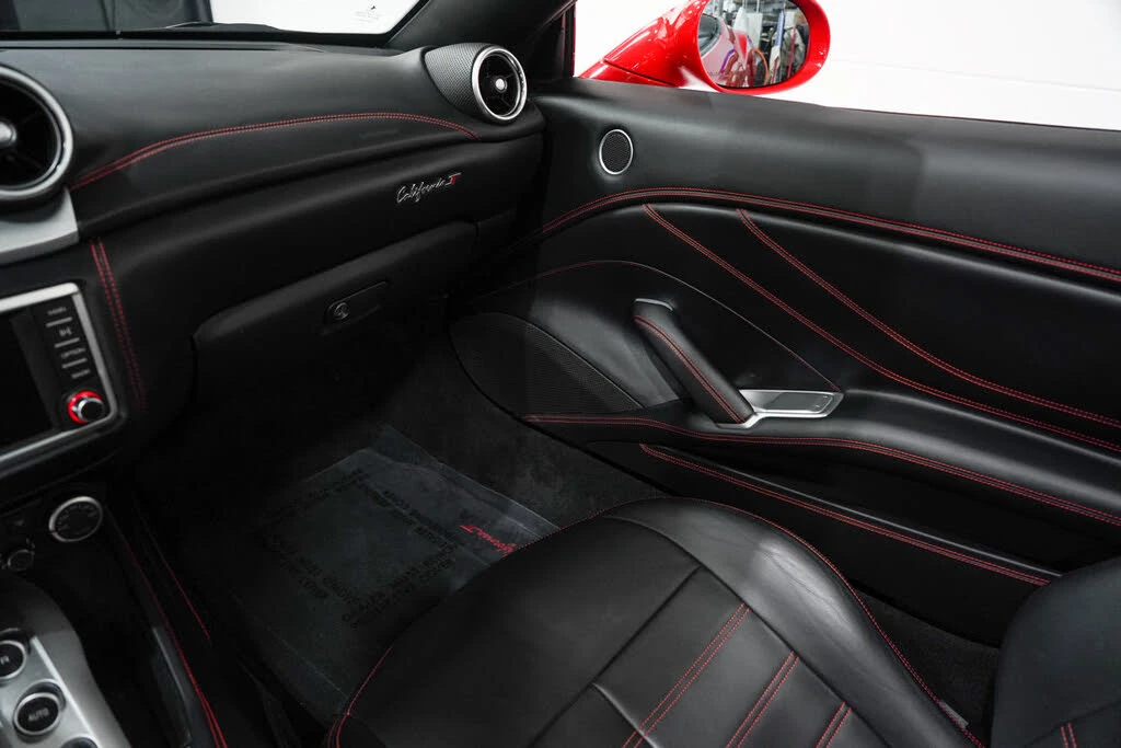2017 Ferrari California T - Image 14 of 31