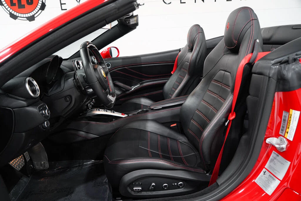 2017 Ferrari California T - Image 9 of 31