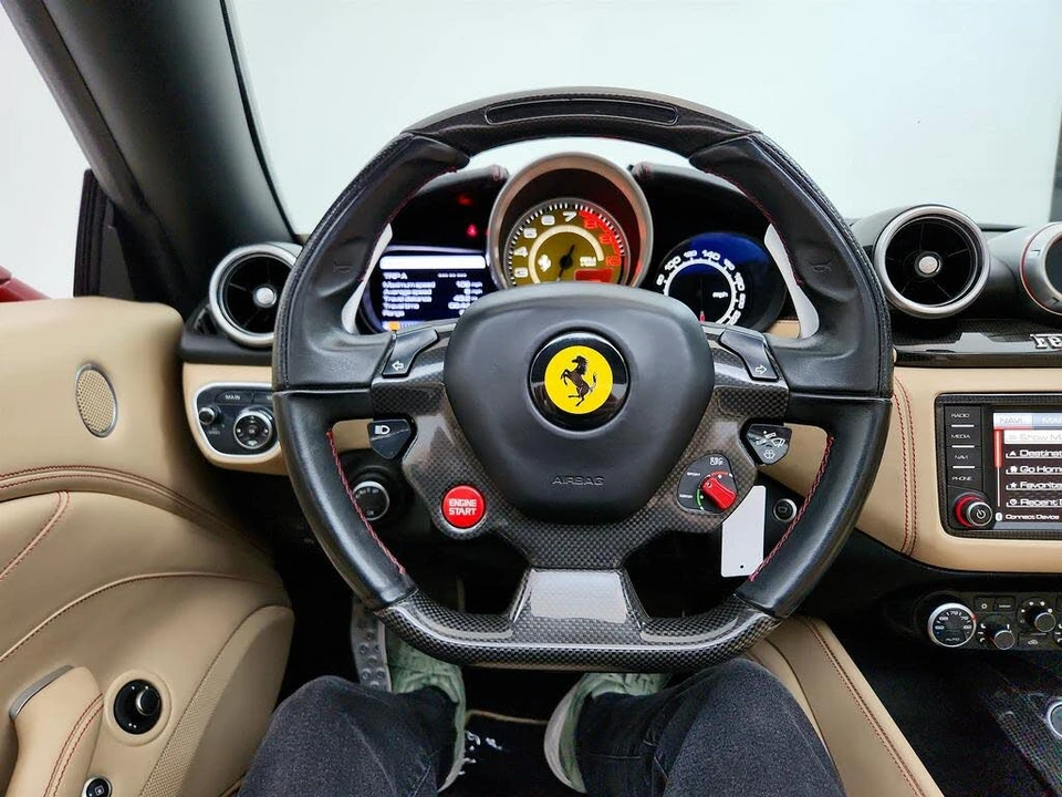 2017 Ferrari California T - Image 16 of 31