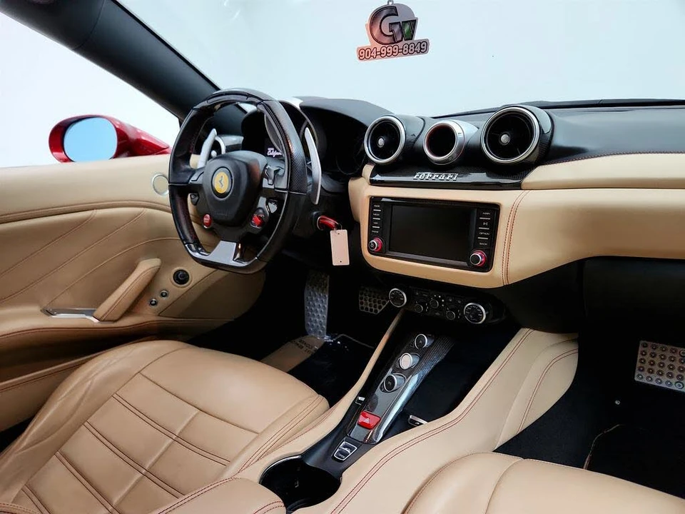 2017 Ferrari California T - Image 24 of 31