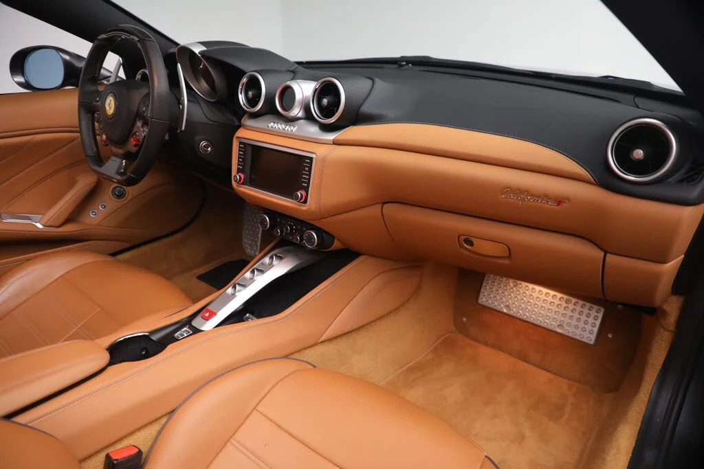 2017 Ferrari California T - Image 22 of 31
