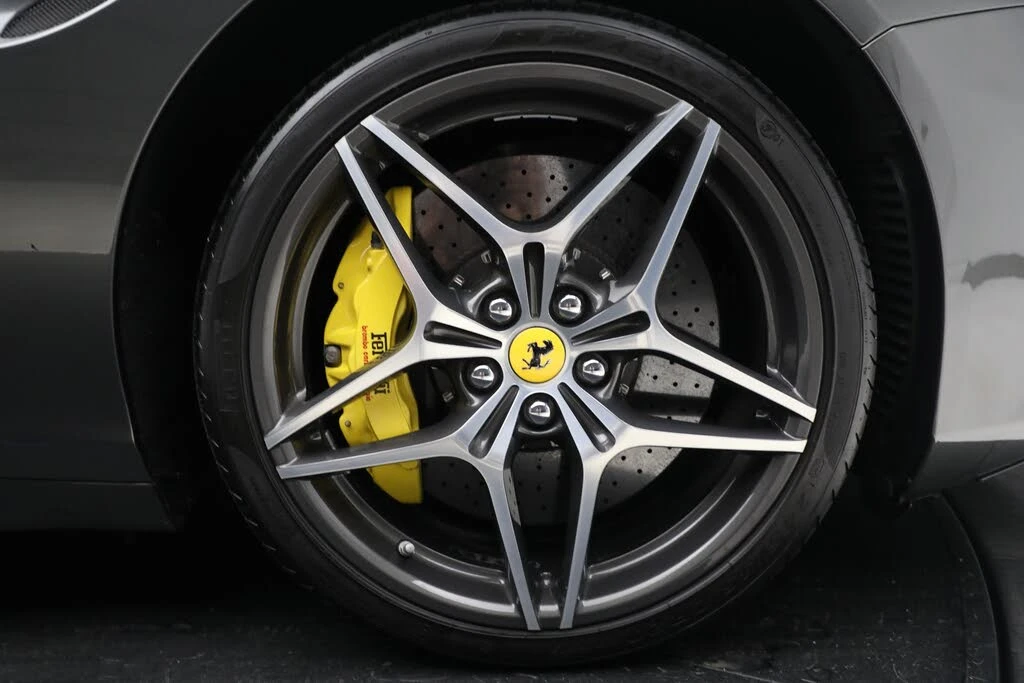 2017 Ferrari California T - Image 31 of 31