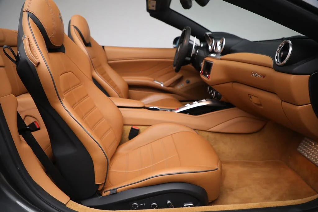 2017 Ferrari California T - Image 23 of 31