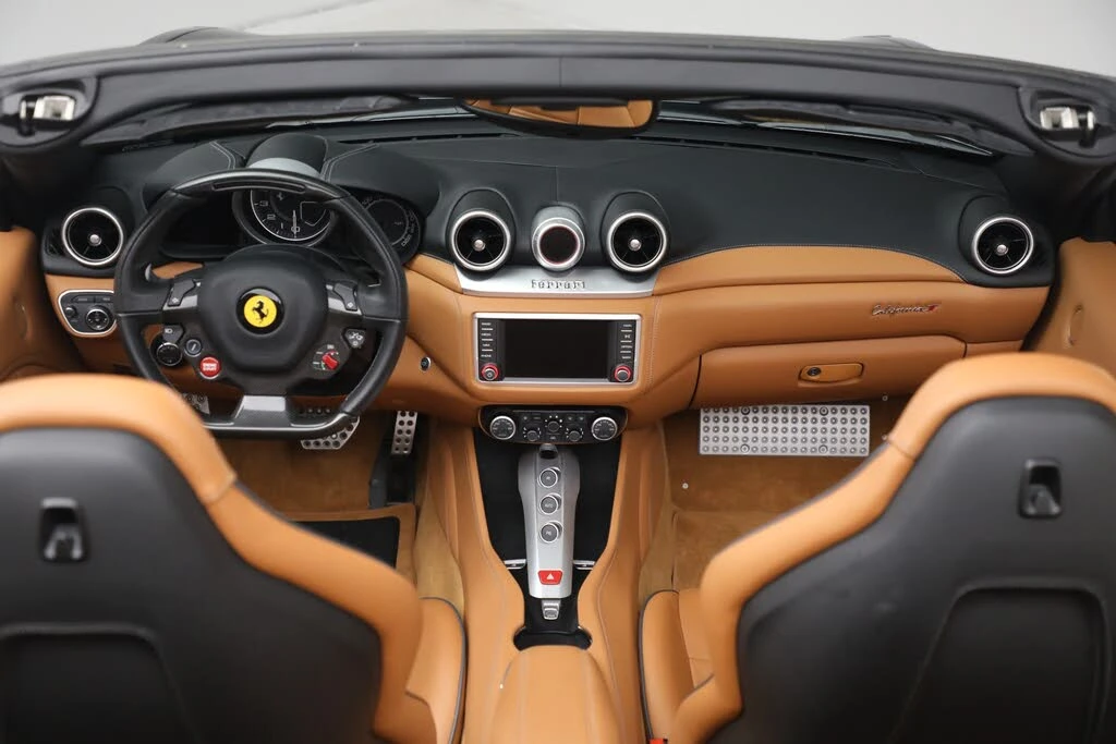2017 Ferrari California T - Image 19 of 31