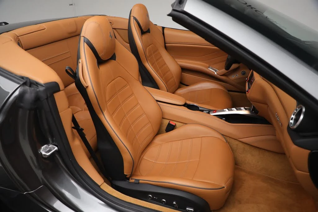 2017 Ferrari California T - Image 24 of 31