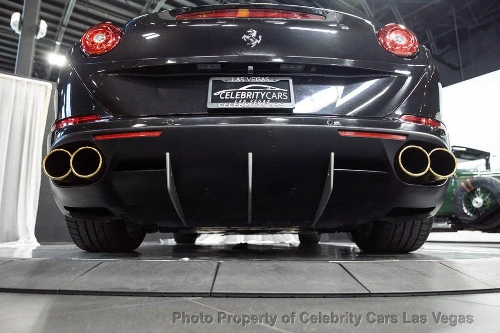 2017 Ferrari California T - Image 8 of 31