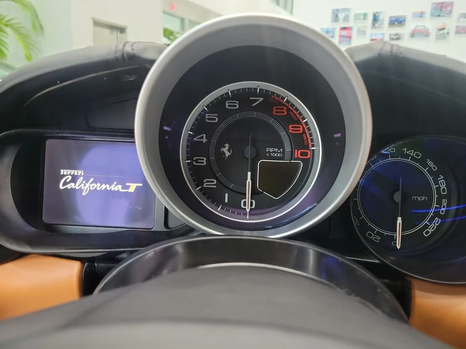 2017 Ferrari California T - Image 21 of 31
