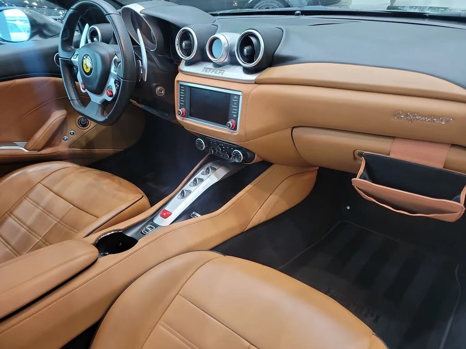 2017 Ferrari California T - Image 9 of 31