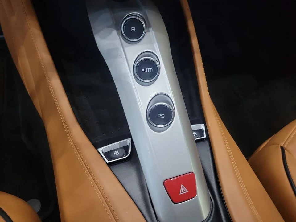 2017 Ferrari California T - Image 25 of 31