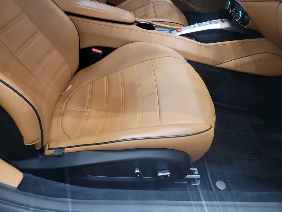 2017 Ferrari California T - Image 7 of 31
