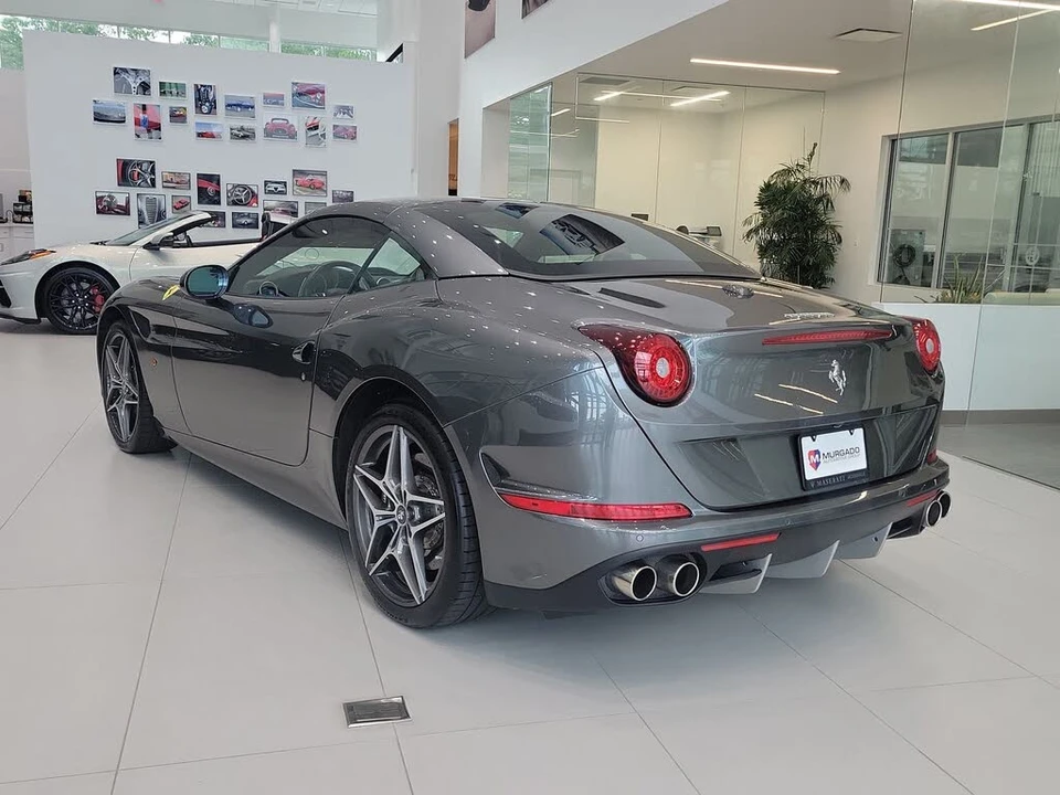 2017 Ferrari California T - Image 2 of 31