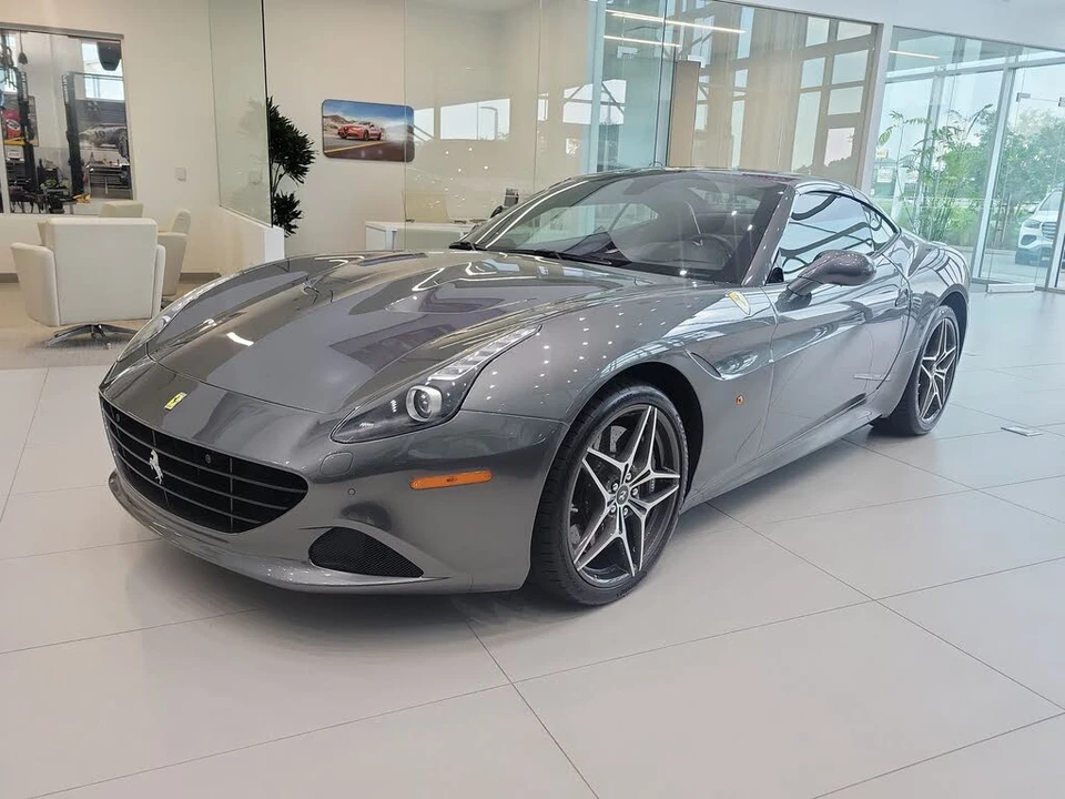 2017 Ferrari California T - Image 5 of 31