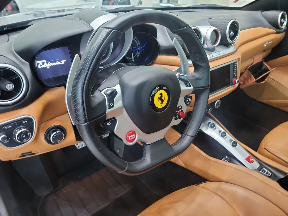 2017 Ferrari California T - Image 16 of 31