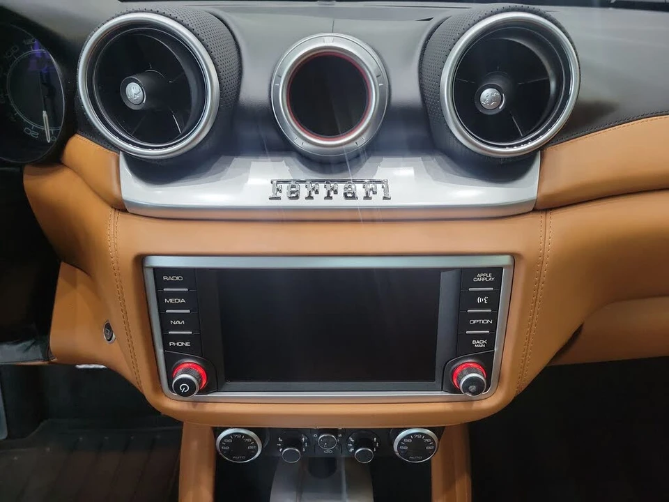 2017 Ferrari California T - Image 23 of 31