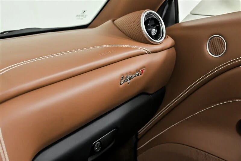 2017 Ferrari California T - Image 30 of 31