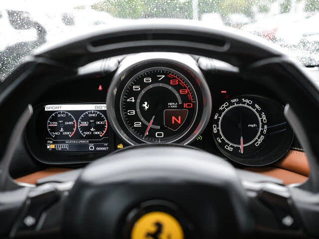 2017 Ferrari California T - Image 22 of 31