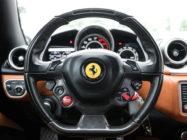2017 Ferrari California T - Image 19 of 31