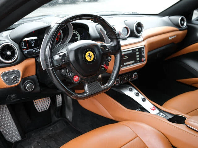 2017 Ferrari California T - Image 17 of 31