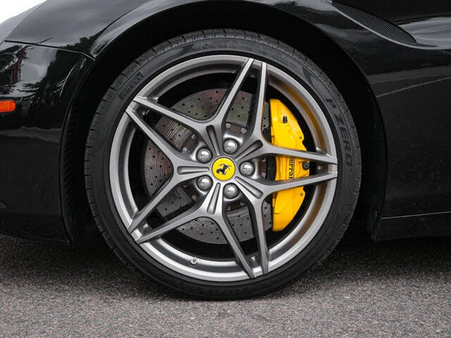 2017 Ferrari California T - Image 13 of 31