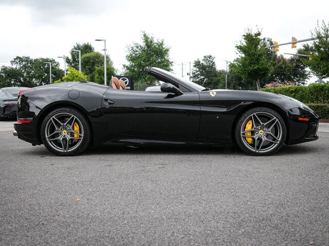 2017 Ferrari California T - Image 11 of 31