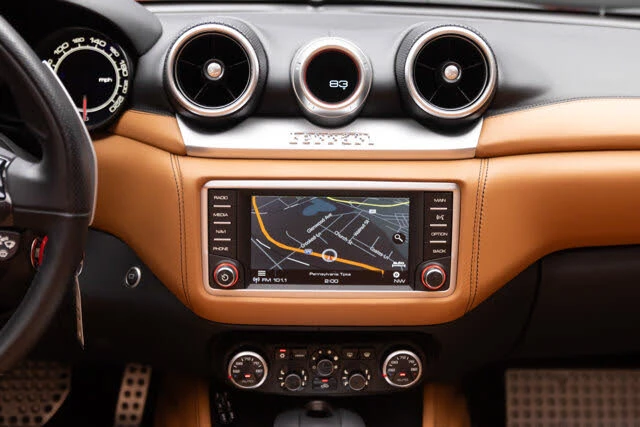 2017 Ferrari California T - Image 8 of 31