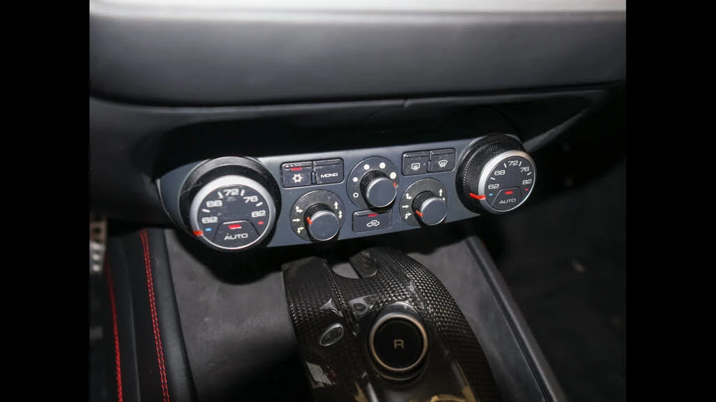 2017 Ferrari California T - Image 27 of 31