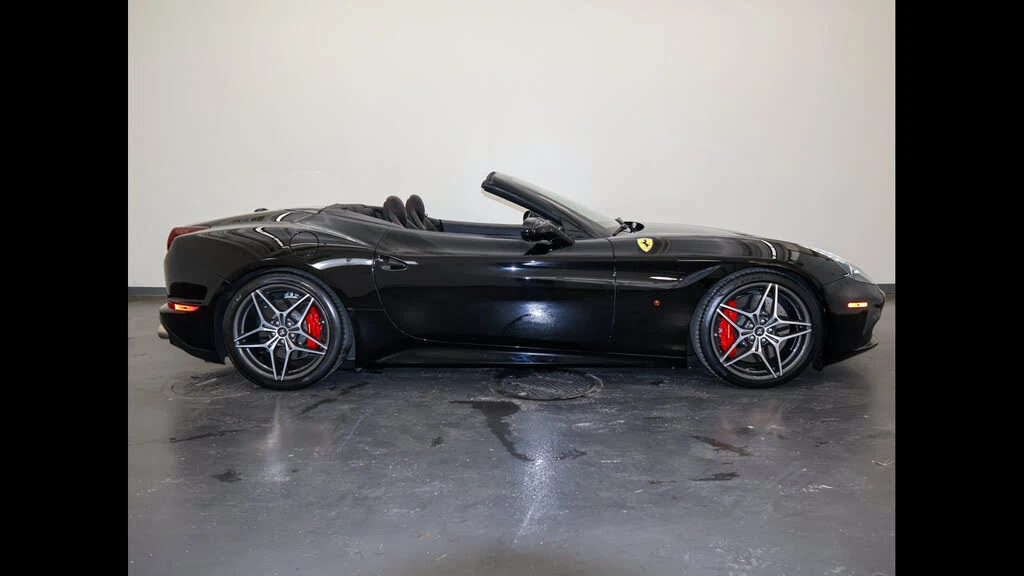 2017 Ferrari California T - Image 3 of 31