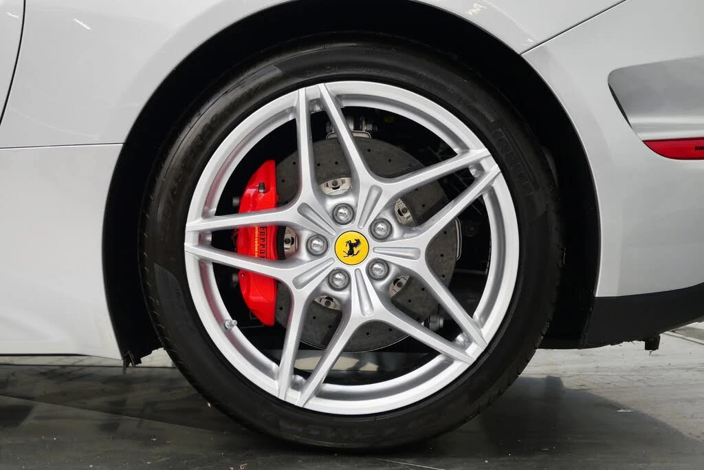 2017 Ferrari California T - Image 11 of 31