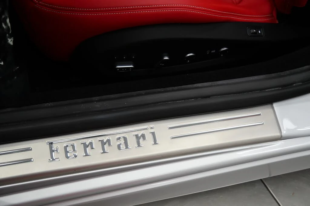 2017 Ferrari California T - Image 25 of 31