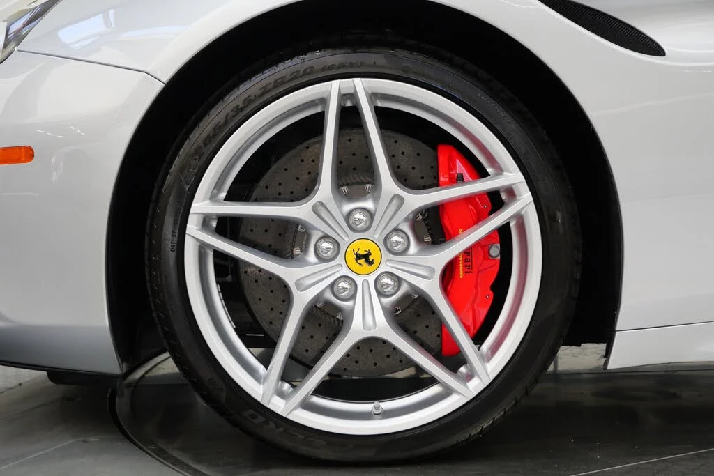 2017 Ferrari California T - Image 10 of 31